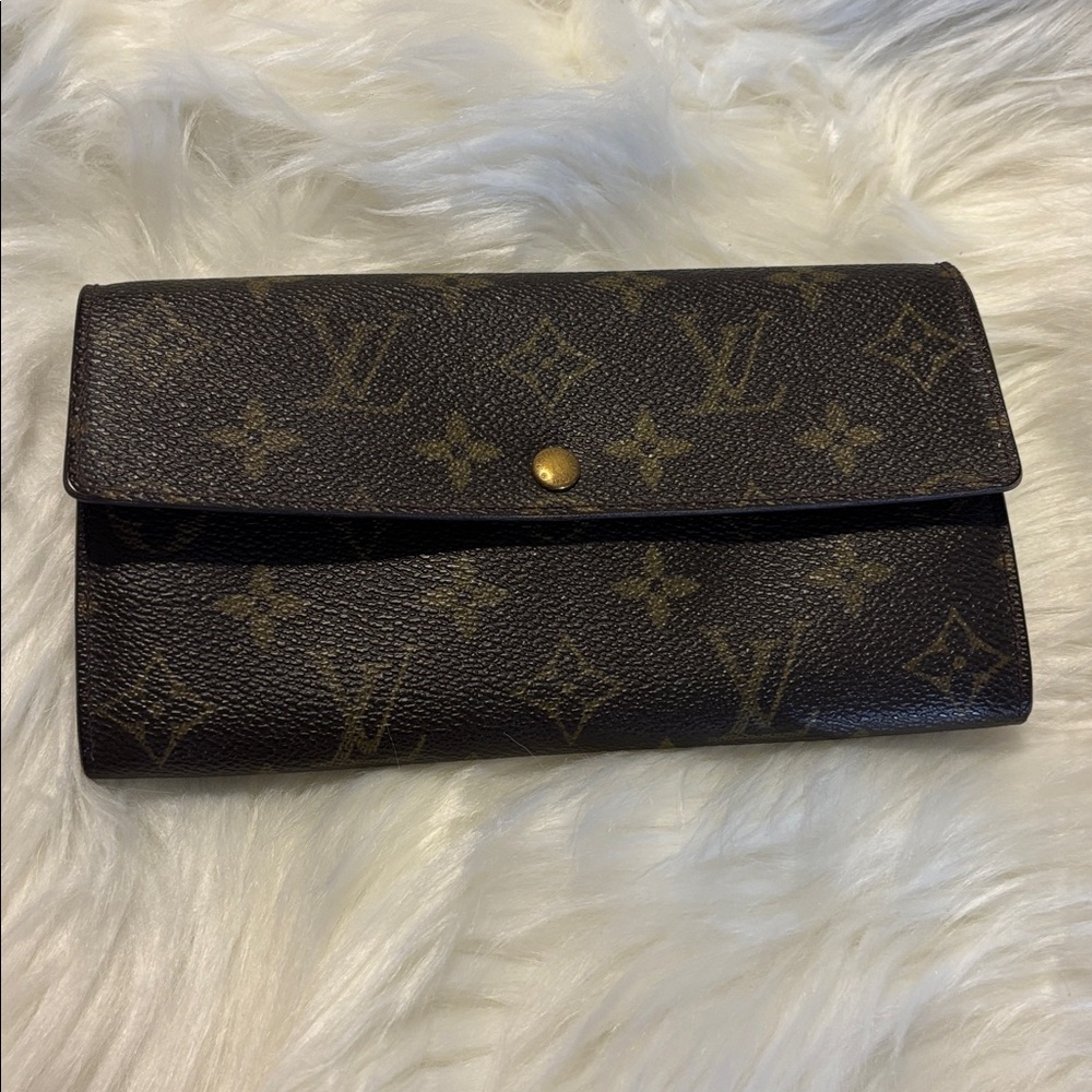 Louis Vuitton Monogram Wallet/Authentic